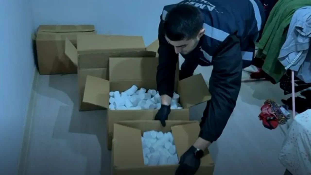 Evlerinden 230 bin hap çıkan anne-oğula gözaltı