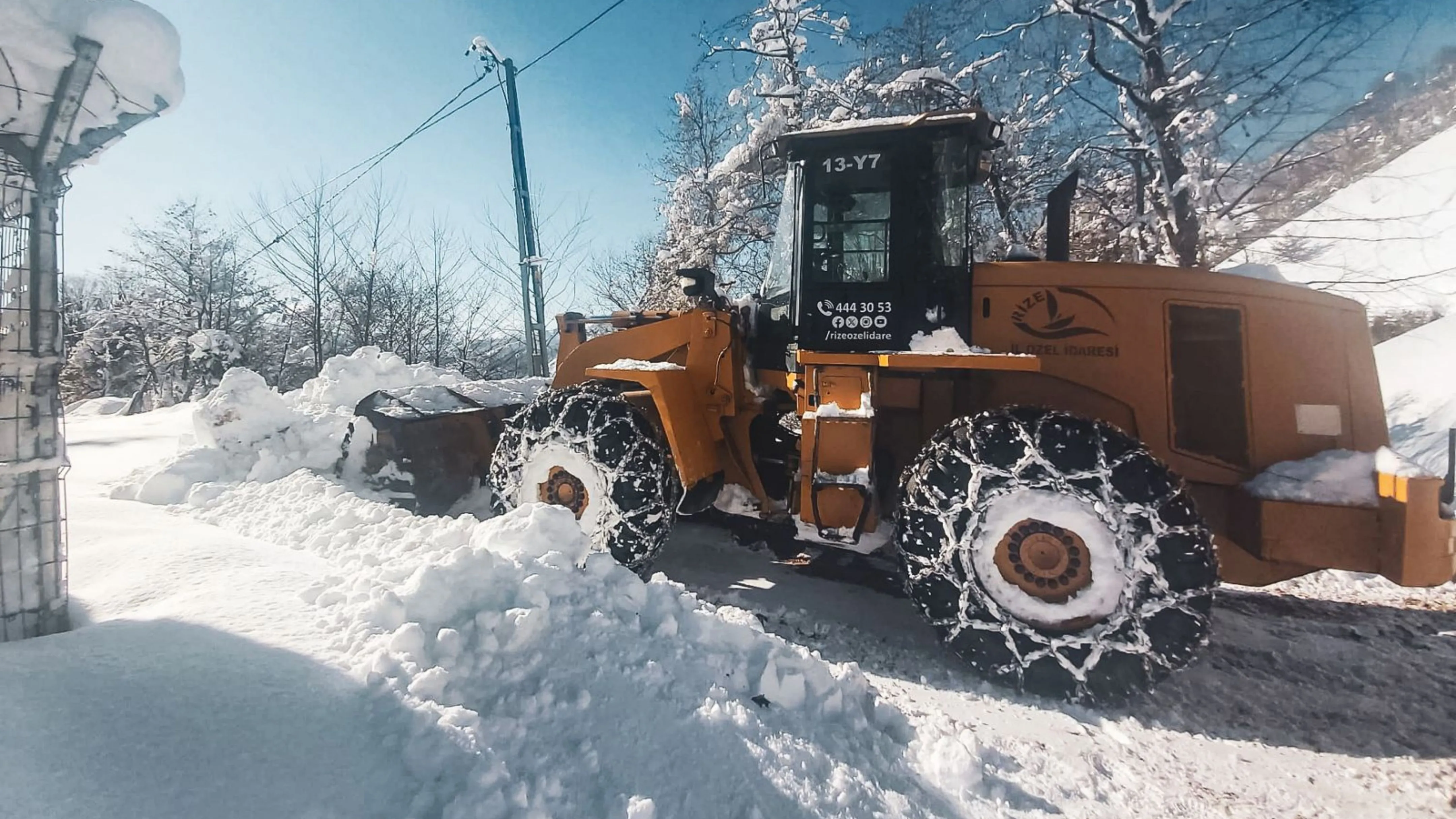 Rize'de kar yağışı nedeniyle 14 köy yolu kapandı