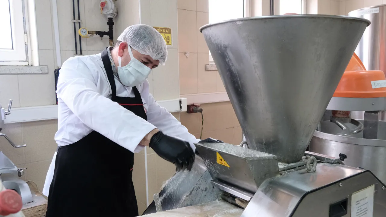 Çorum'da tam buğday tüketimi meslek lisesi öğrencilerinin ürettiği ekmeklerle yaygınlaşıyor