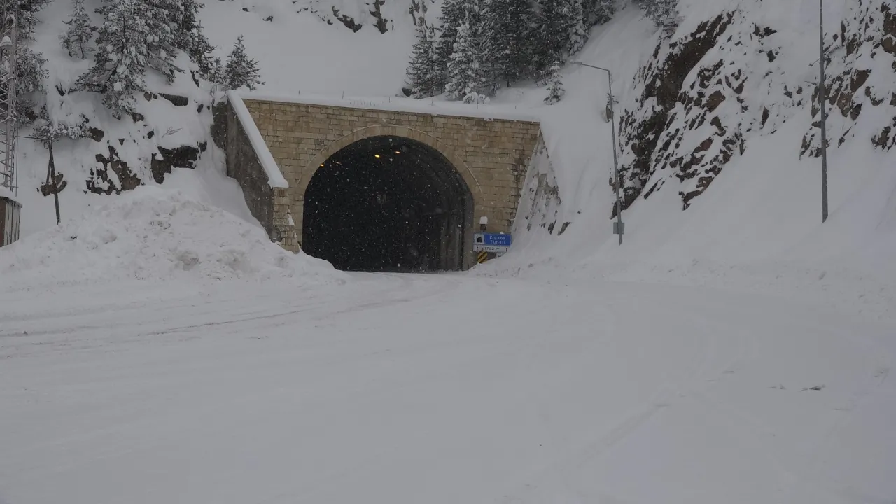 Zigana Dağı beyaza büründü