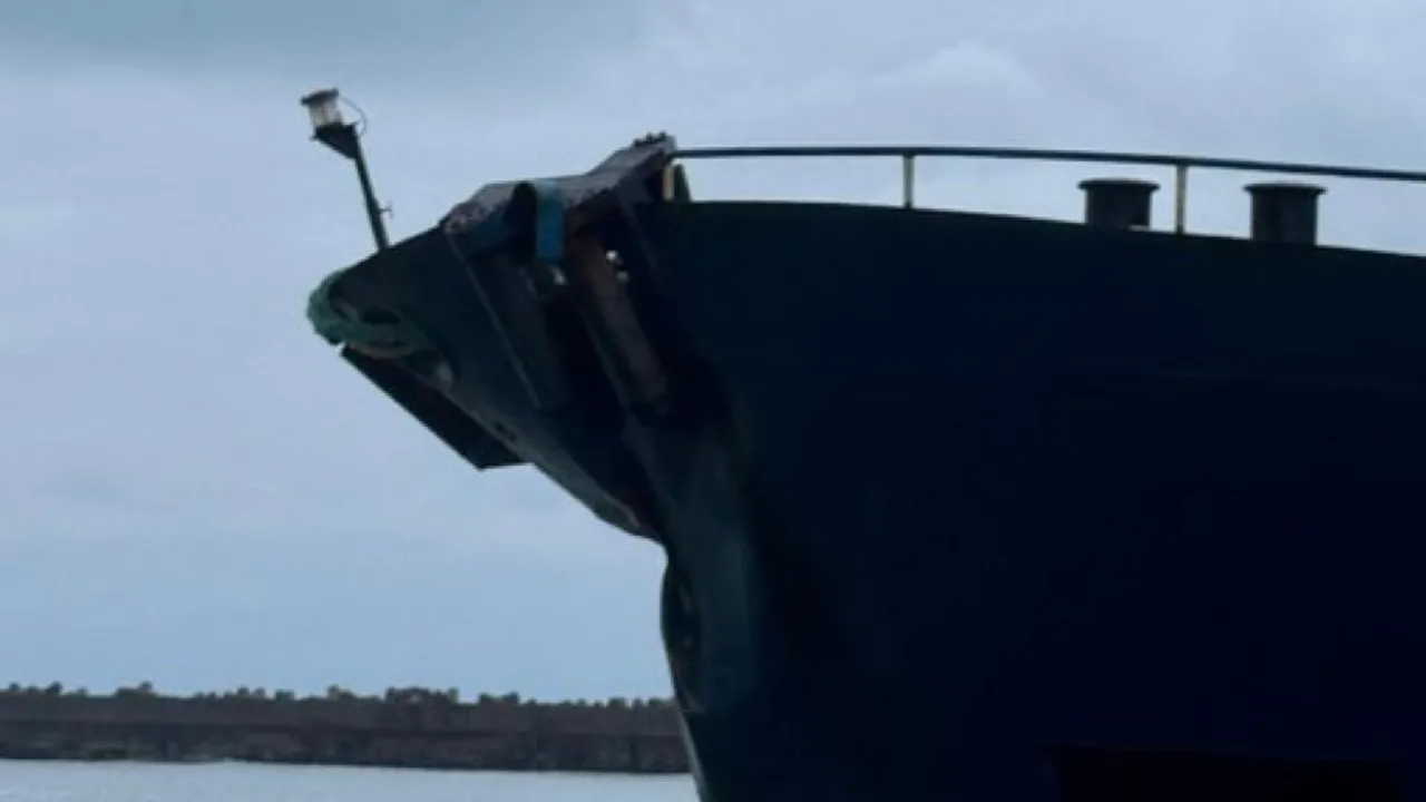 Bartın Limanı'nda 2 kuru yük gemisi çarpıştı