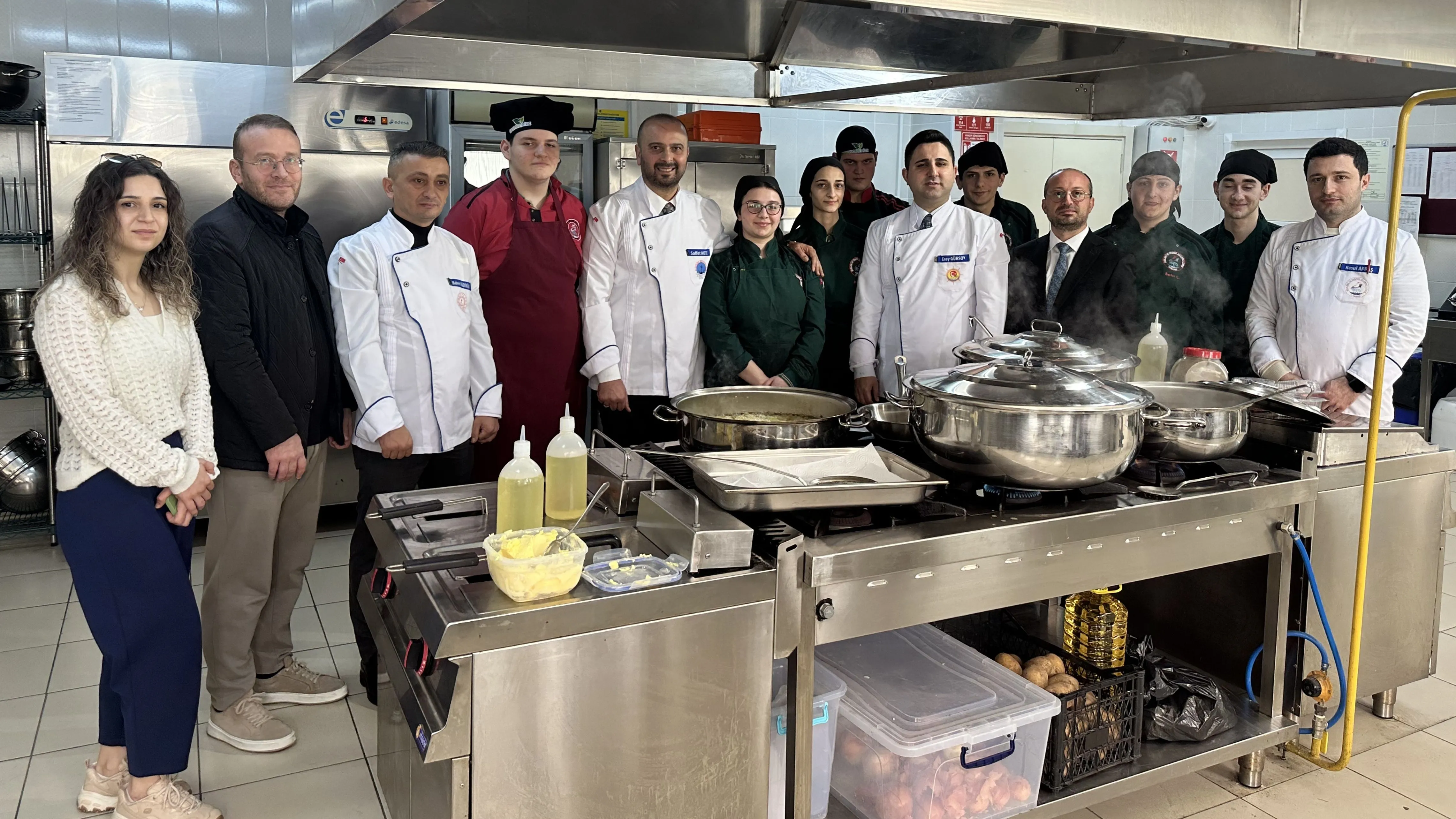 İyidere’de öğrencilerden Ramazan’da dayanışma örneği