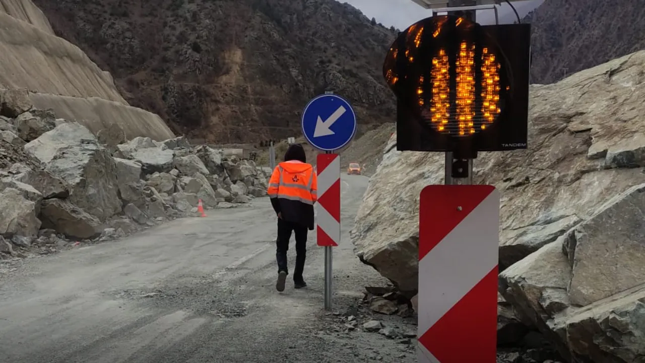 Artvin-Şavşat kara yolu tek yönlü ulaşıma açıldı