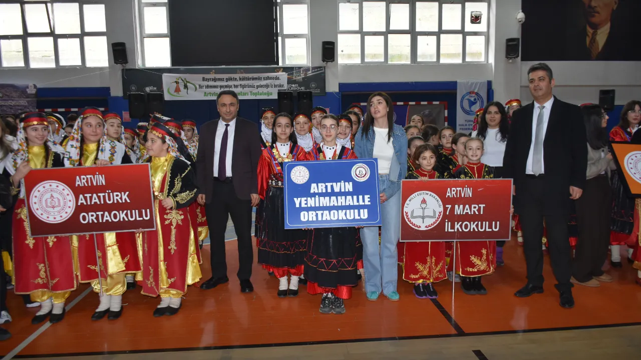 Artvin'de Okullar Arası Halk Oyunları İl Birinciliği Yarışması düzenlendi
