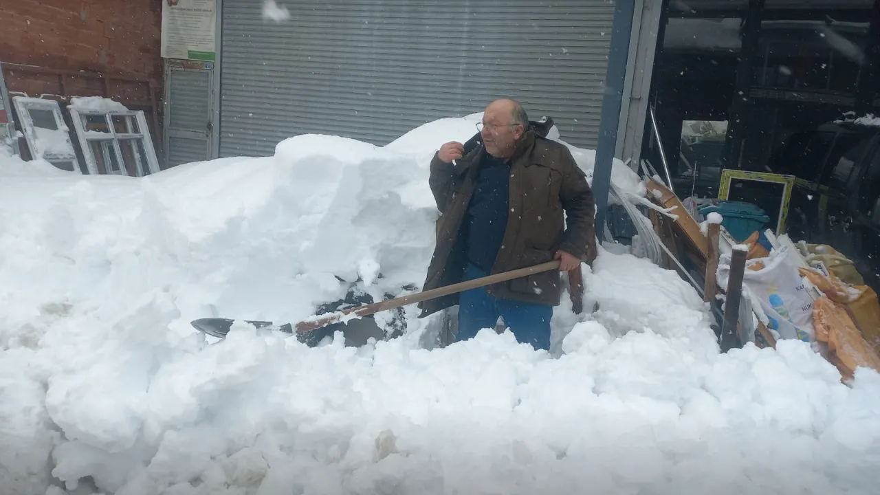 Karadeniz'de karla mücadele çalışmaları devam ediyor
