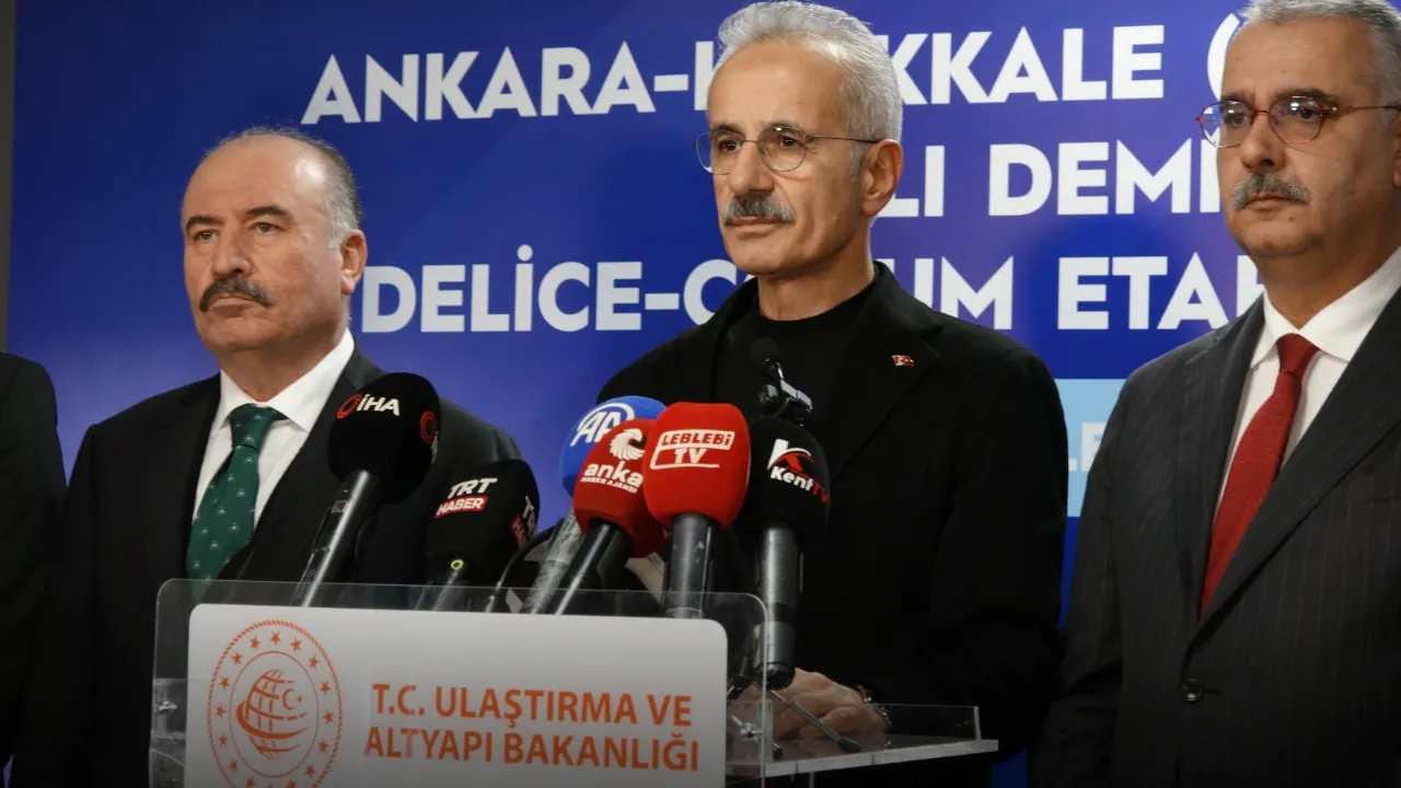 Bakan Uraloğlu’ndan ‘Süper Hızlı Tren’ müjdesi; Ankara-İstanbul arası 80 dakikaya düşüyor
