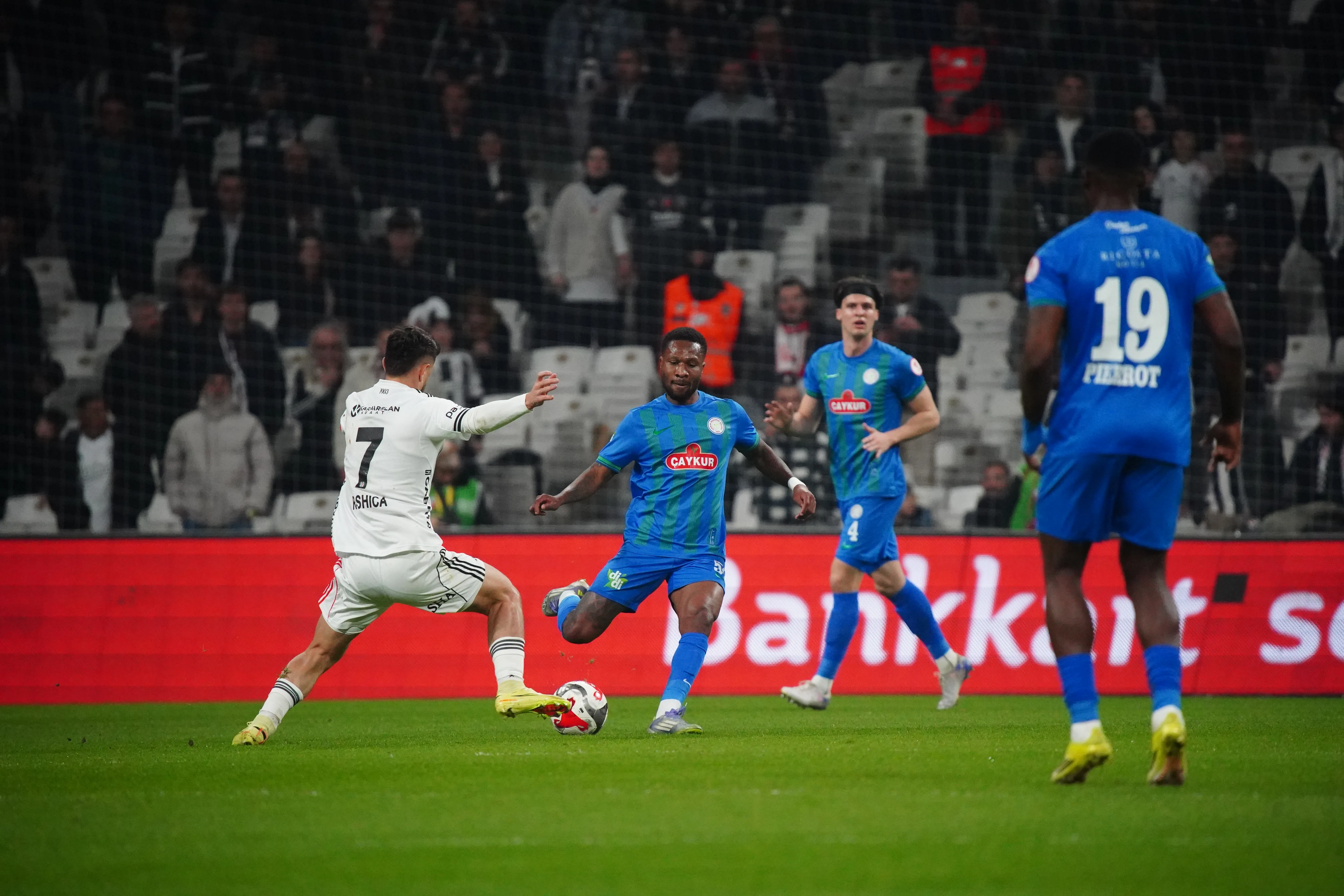 Kartal, Atmaca'yı Dolmabahçe'de Avladı: 4-1