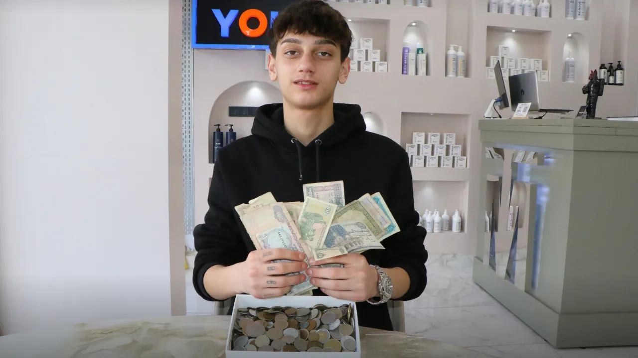 Eski para koleksiyoncusu dedesinden kalan emanetle tarihi yaşatıyor