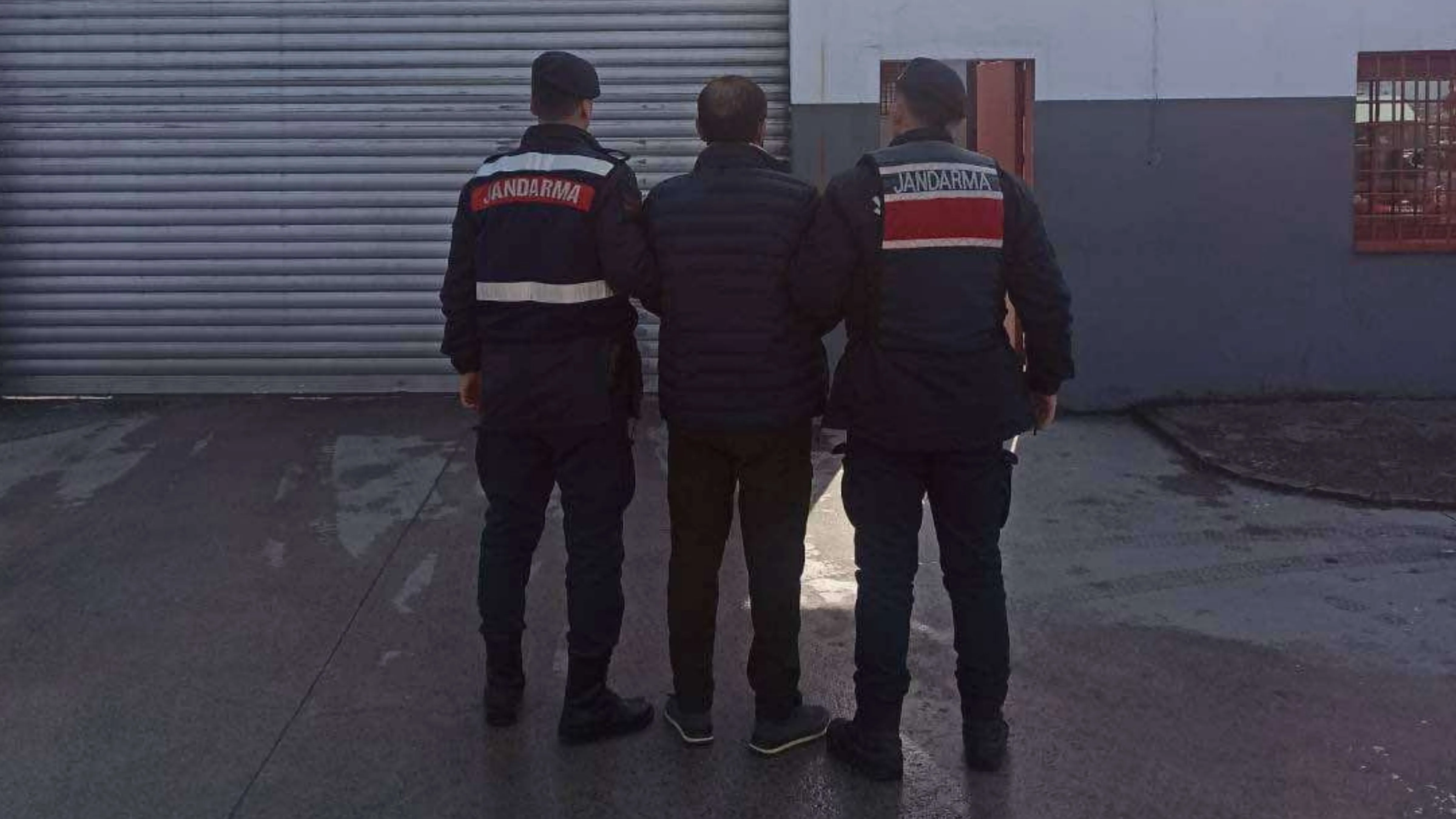 Rize'de 7 yıl 10 ay hapis cezası bulunan firari yakalandı