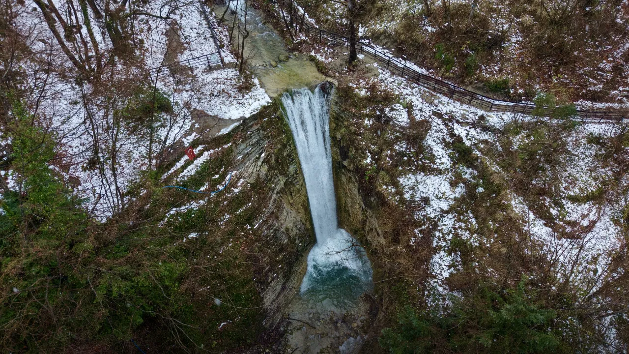 Sorkun Şelaleleri Tabiat Anıtı kar yağışıyla ayrı güzelliğe büründü