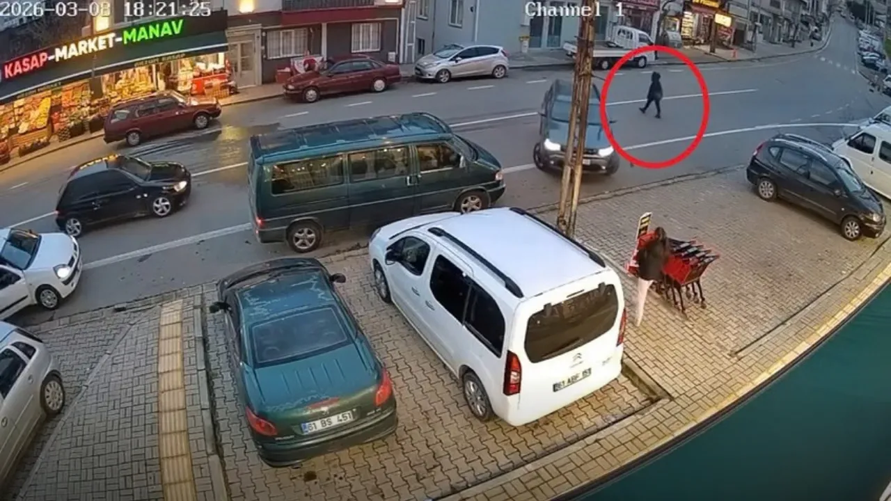 Otomobilin çarptığı yaya ağır yaralandı; o anlar kamerada