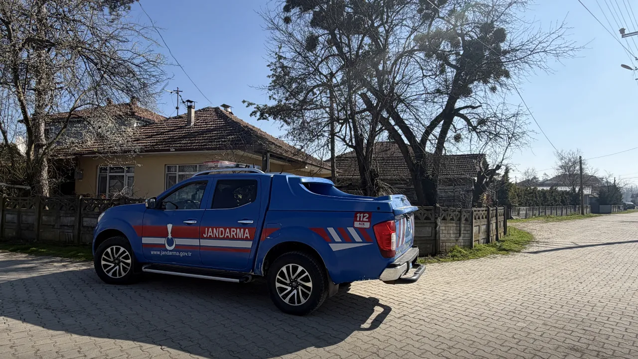 Karbonmonoksit gazından etkilenen kadın öldü, babası ve 2 kızı hastaneye kaldırıldı
