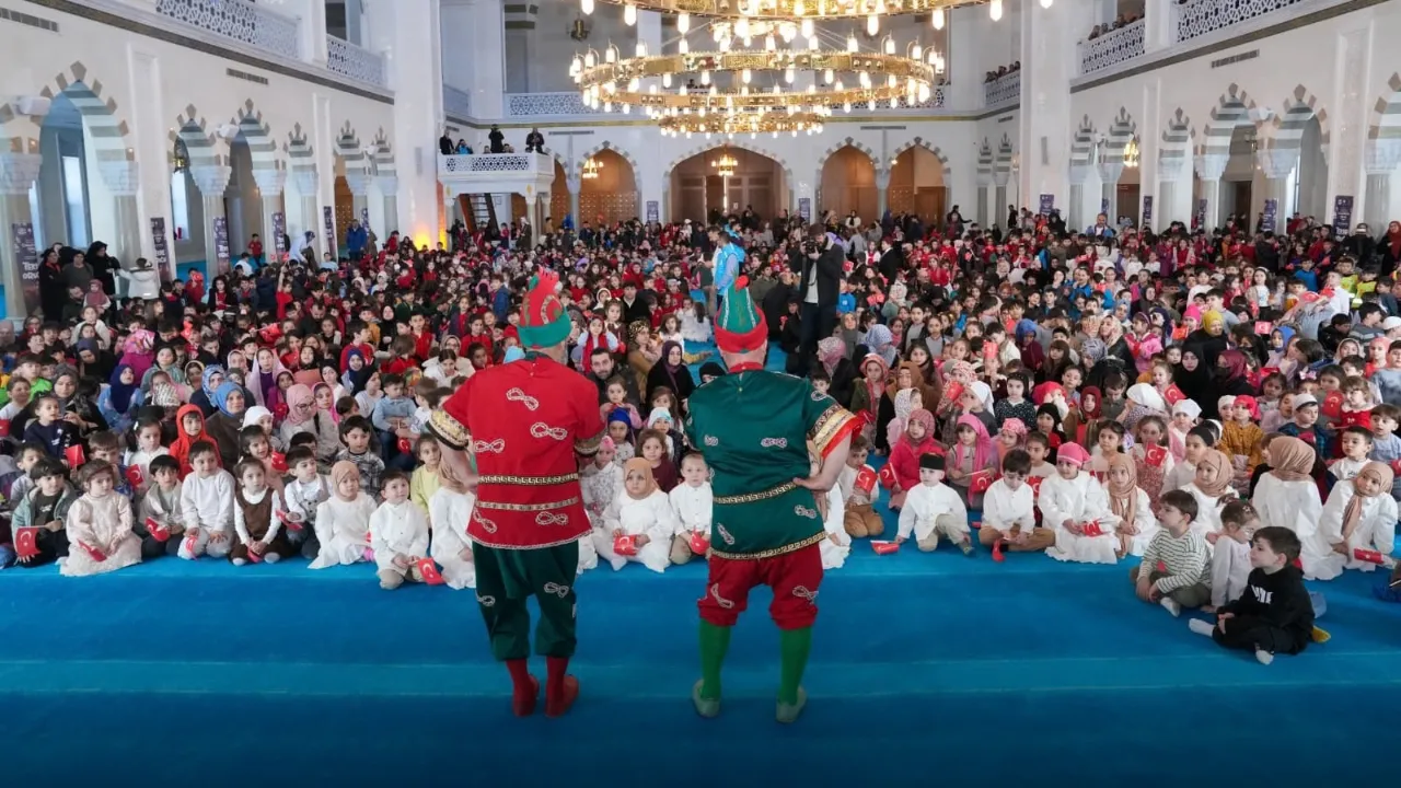 Trabzon’da ‘tekne orucu’ etkinliğine iki bin çocuk katıldı