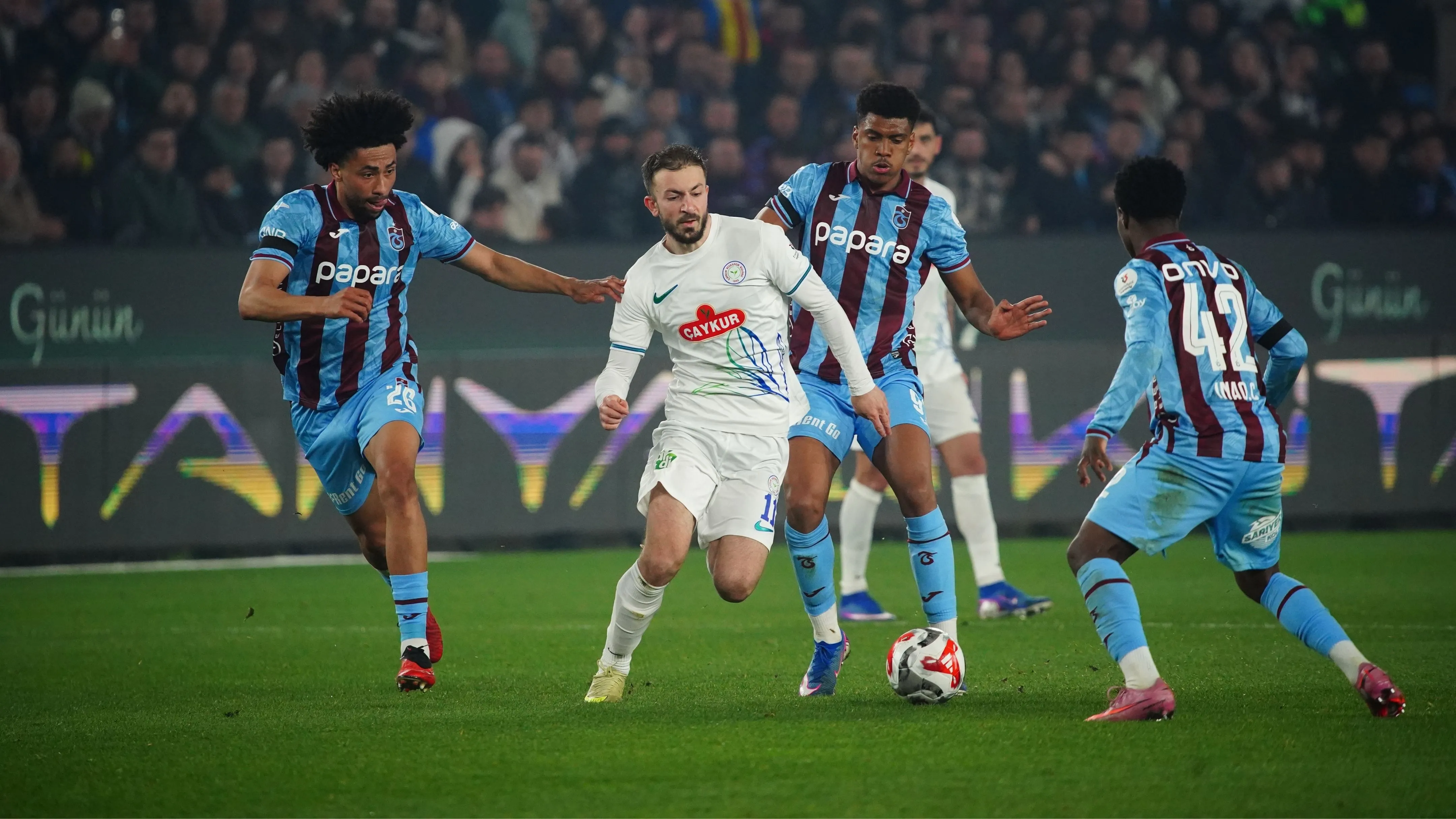 Çaykur Rizespor deplasmanda Trabzonspor’a 1-0 mağlup oldu