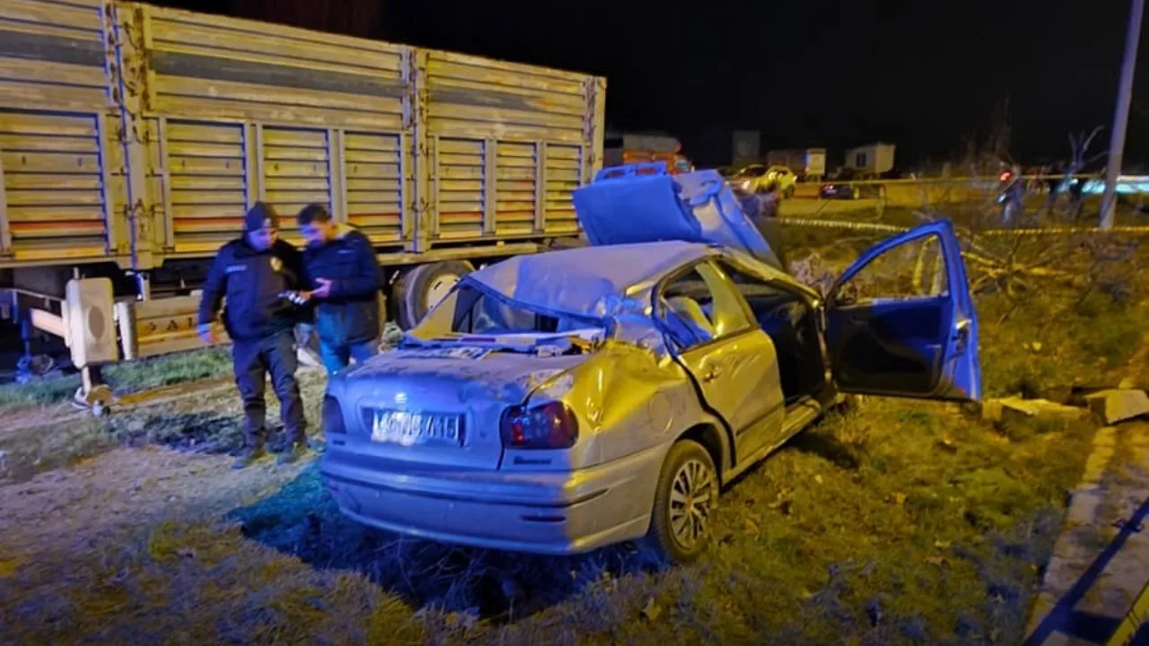 Otomobil ile hafif ticari araç çarpıştı: 5 yaralı