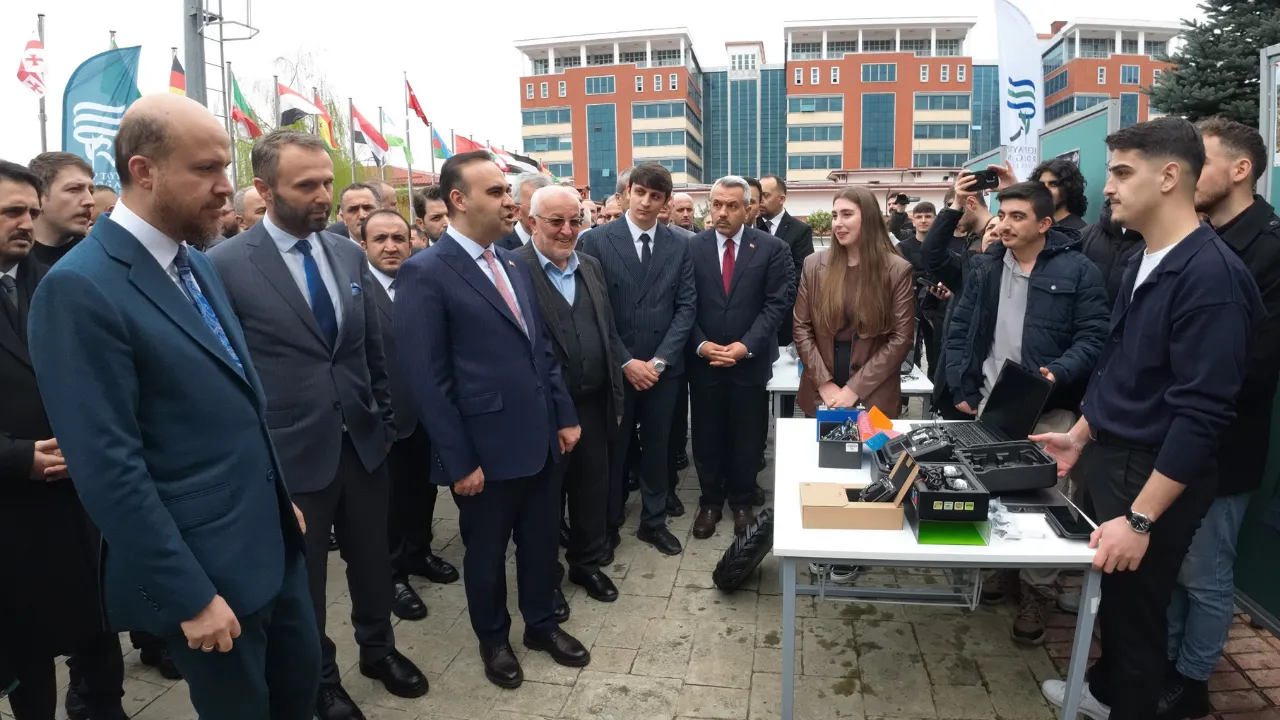 Bakan Kacır: Bizden neyi esirgiyorlarsa daha iyisini yerli ve milli olarak üretiyoruz