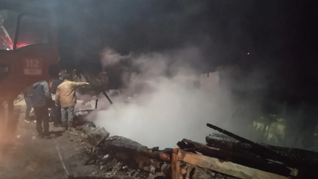 Bolu’da tek katlı ev yangında küle döndü