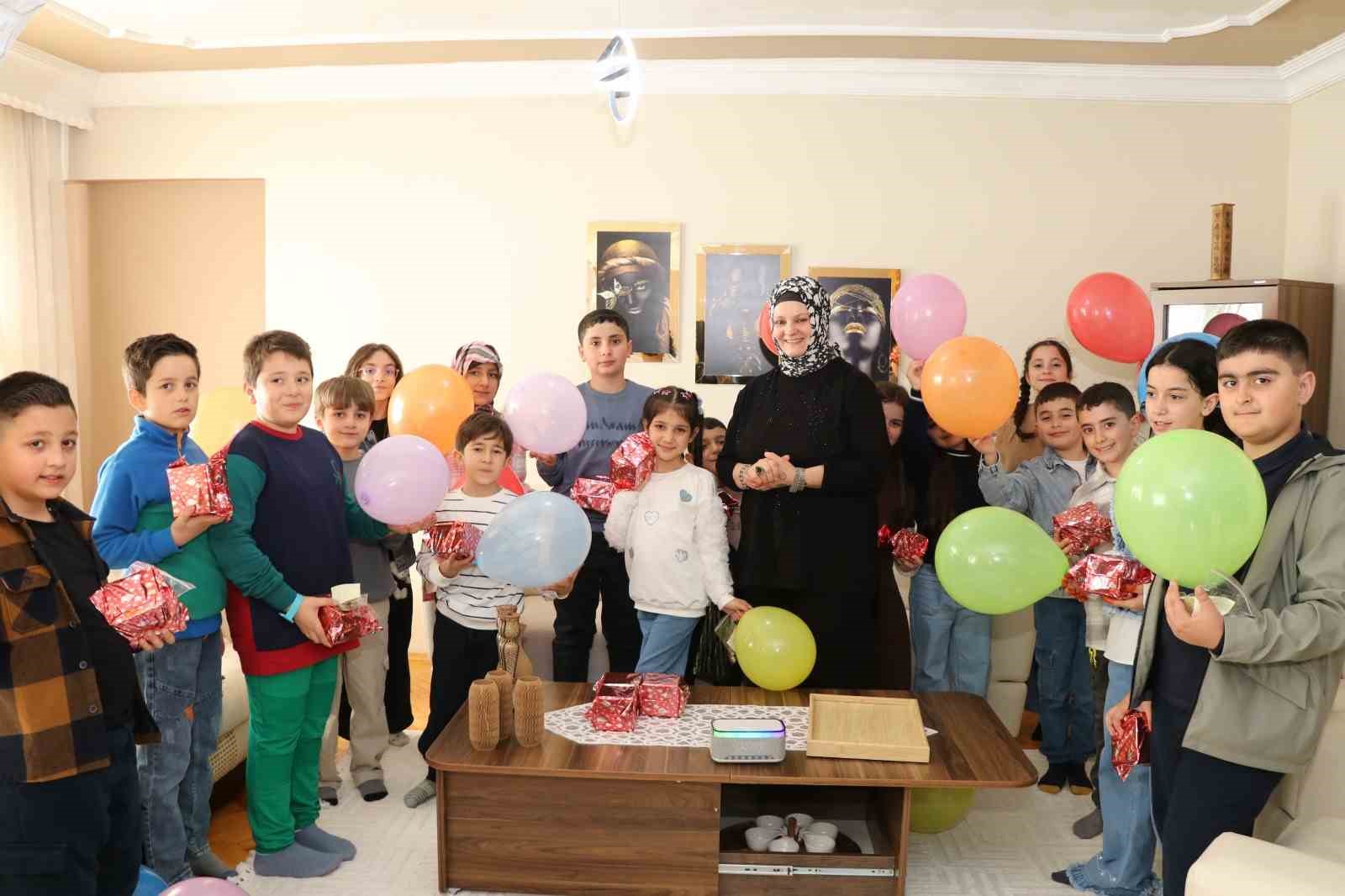 Çocuklara bayram tadında misafirlik