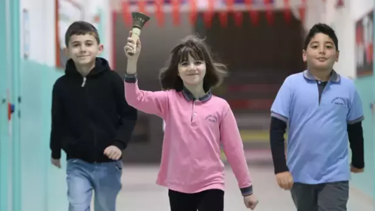 Okullarda ikinci ara tatil sonrası ilk ders zili çaldı