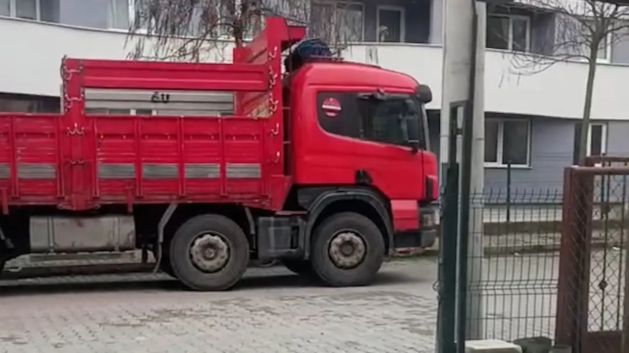 Bolu'da çalıntı tır sokakta park halinde bulundu