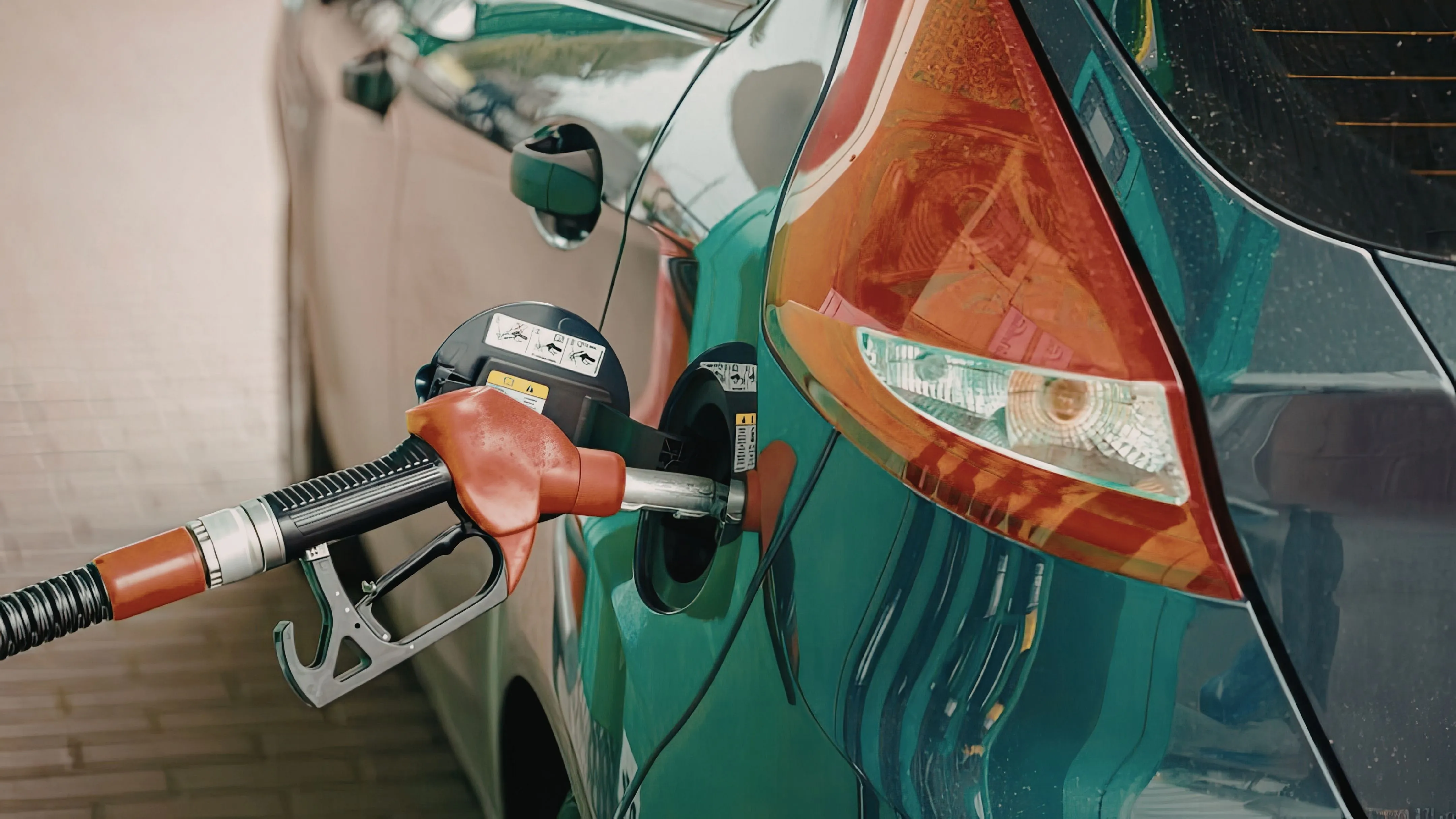 Akaryakıtta indirim var ama cebe yansımayacak: Tabelada beklenen düşüş sınırlı!