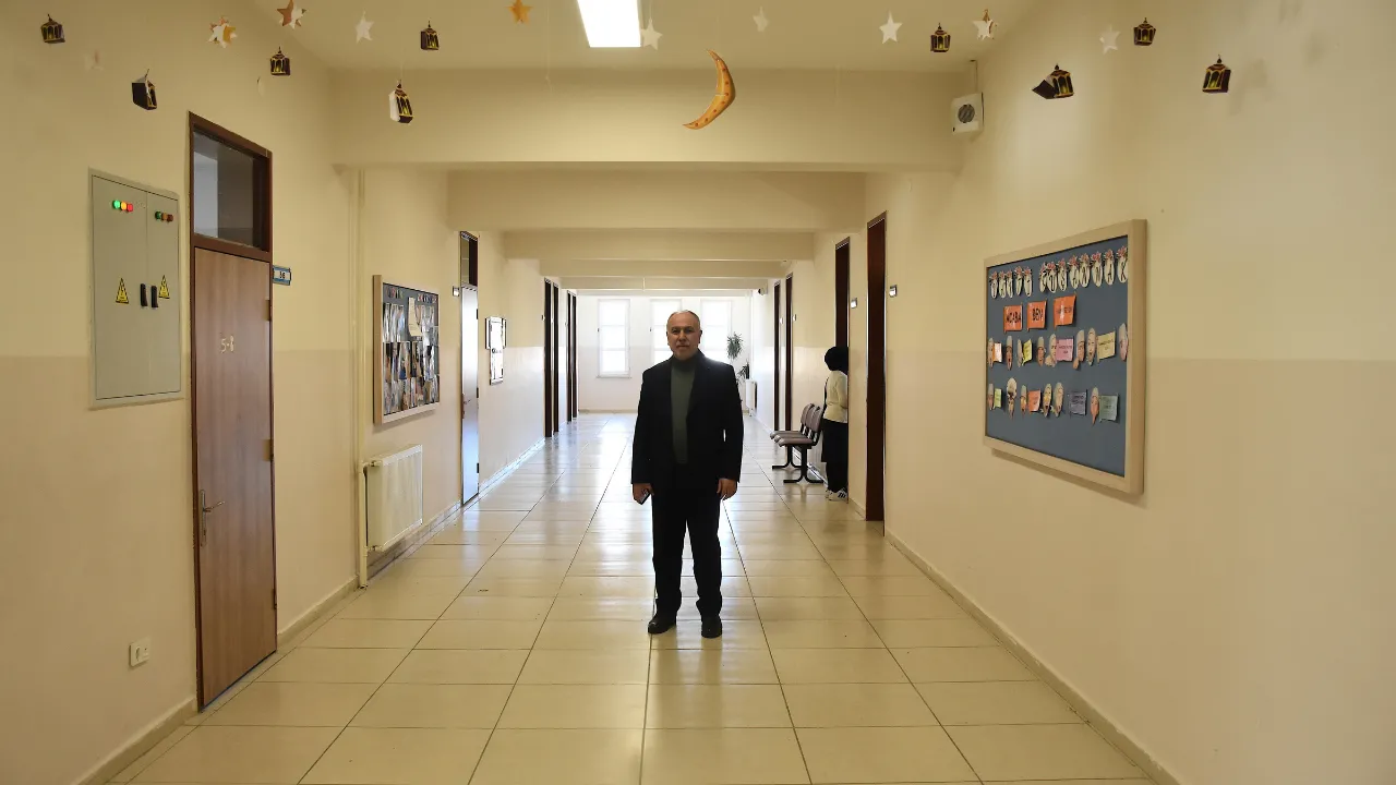 43 yıl önce mezun olduğu ortaokulda müdürlük yapıyor