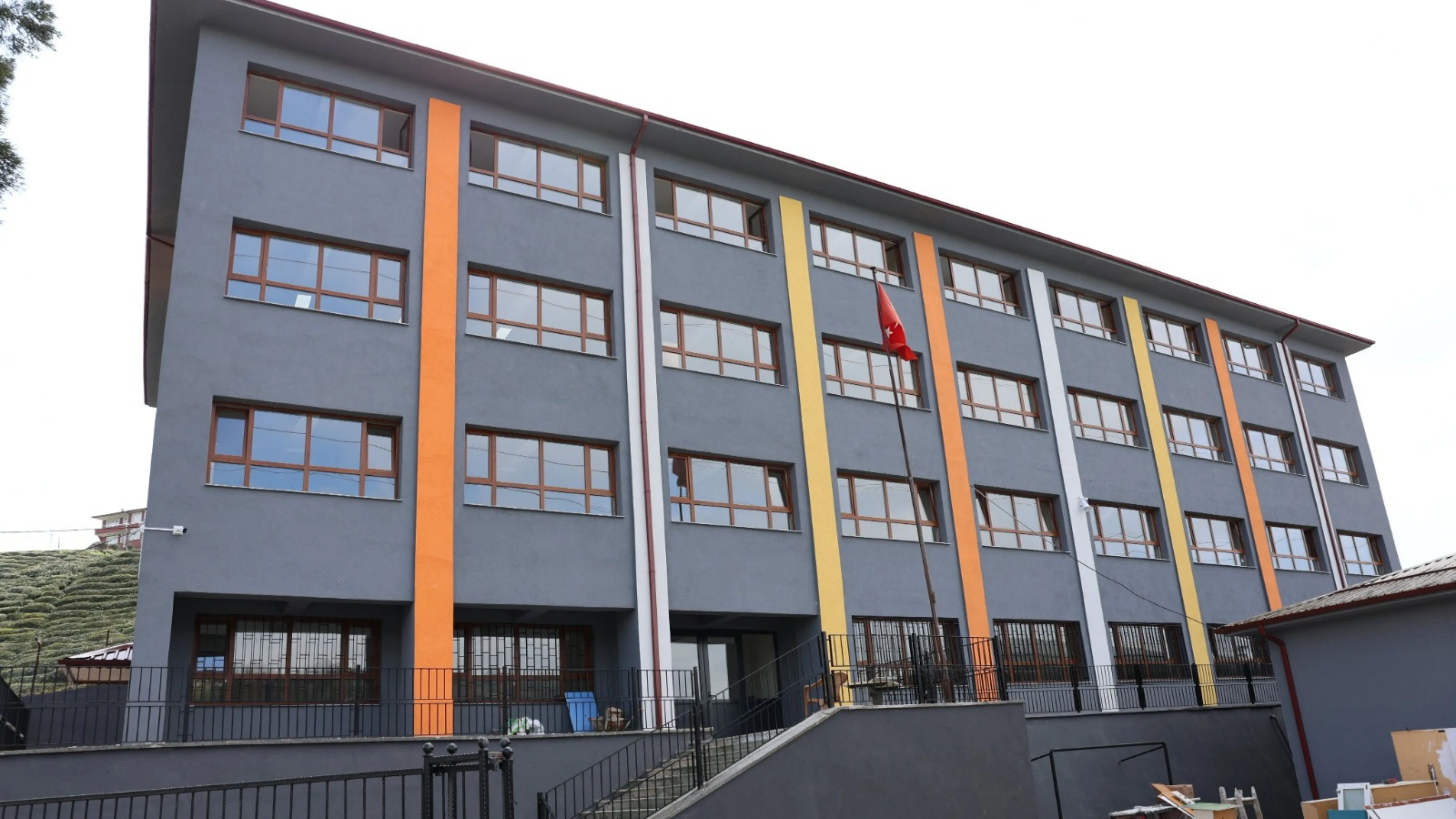 Rize'de risk taşıyan okullar güvenli hale getiriliyor