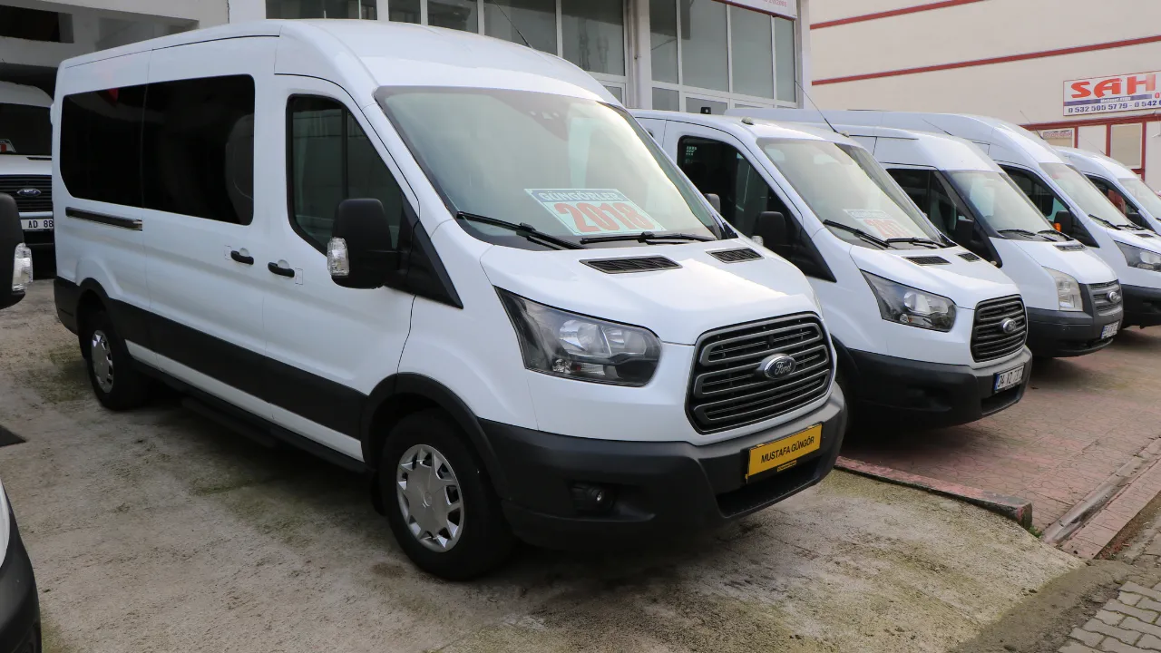 İkinci el minibüsler piyasaya Terme’de sunuluyor; aylık 650 araç yenilenip Türkiye’ye satılıyor