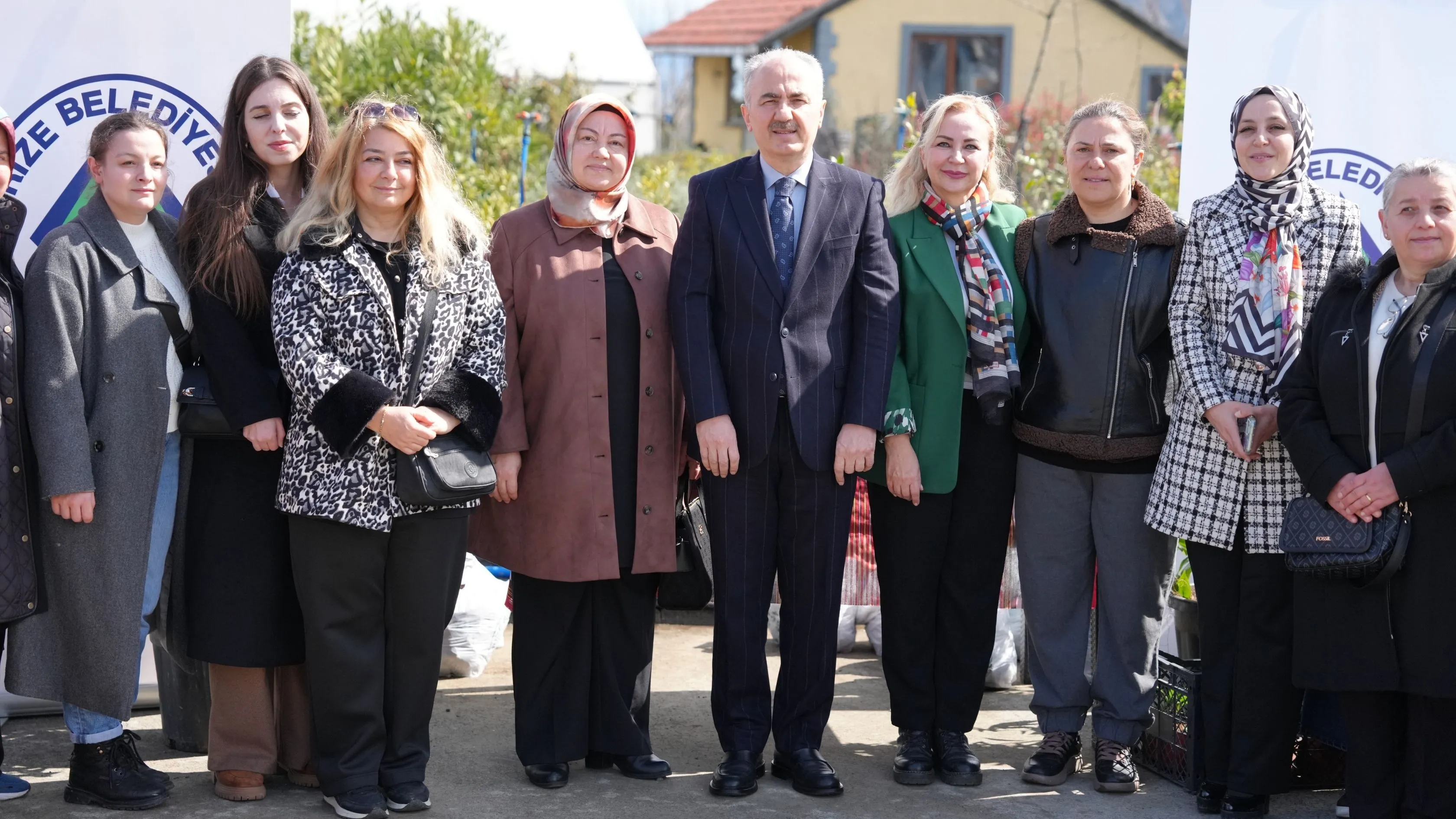 Rize'de üreticilere 2 bin 200 adet zambak soğanı dağıtıldı