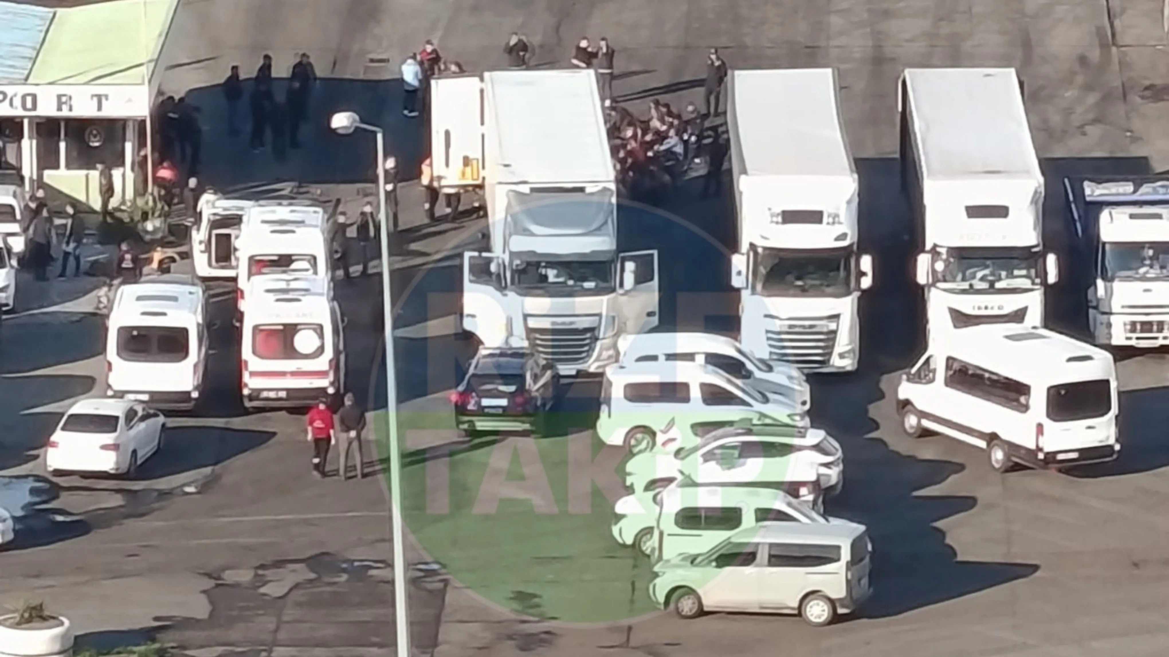 Rize'de tır dorsesi içinde fenalaşan kaçak göçmenler hastaneye kaldırıldı