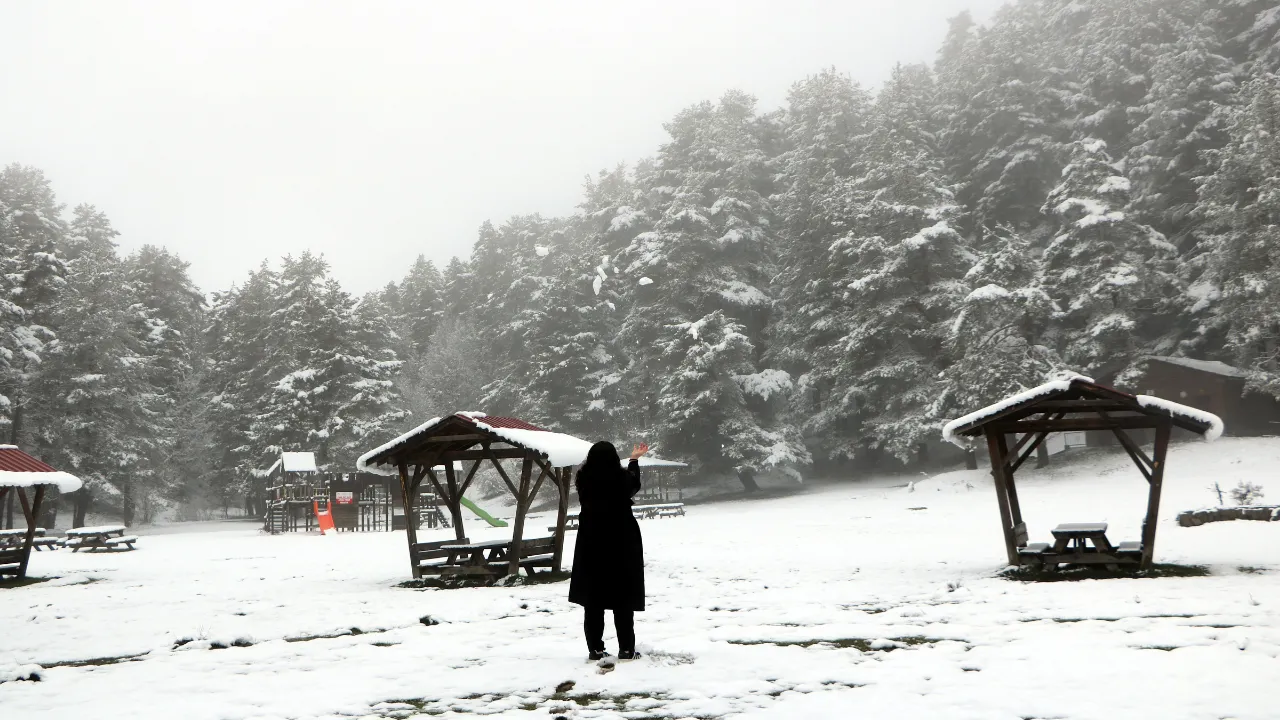 Abant, beyaz örtüyle kaplandı