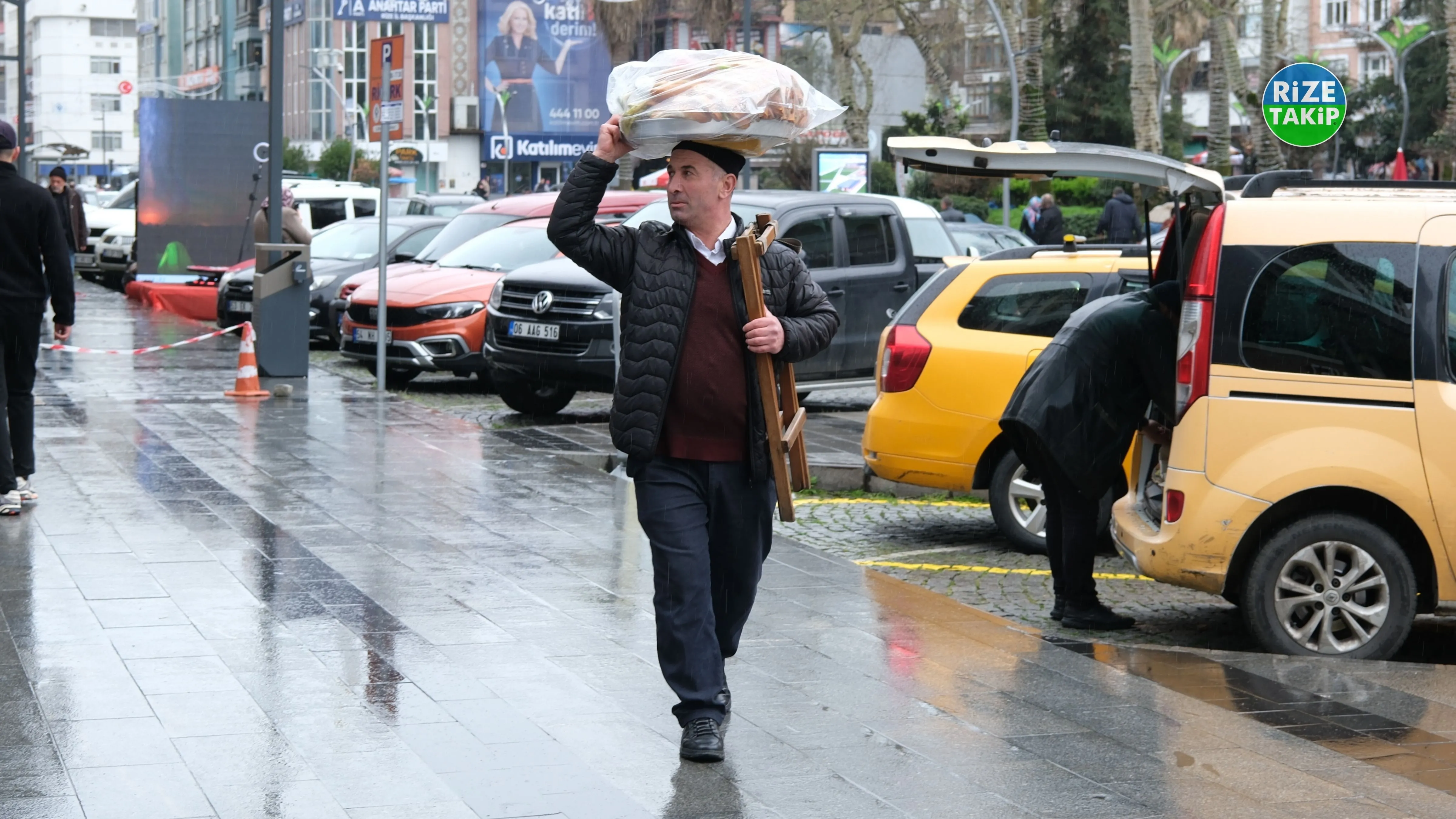 Rize sokaklarında kaybolmaya yüz tutan meslek: Cemil Usta