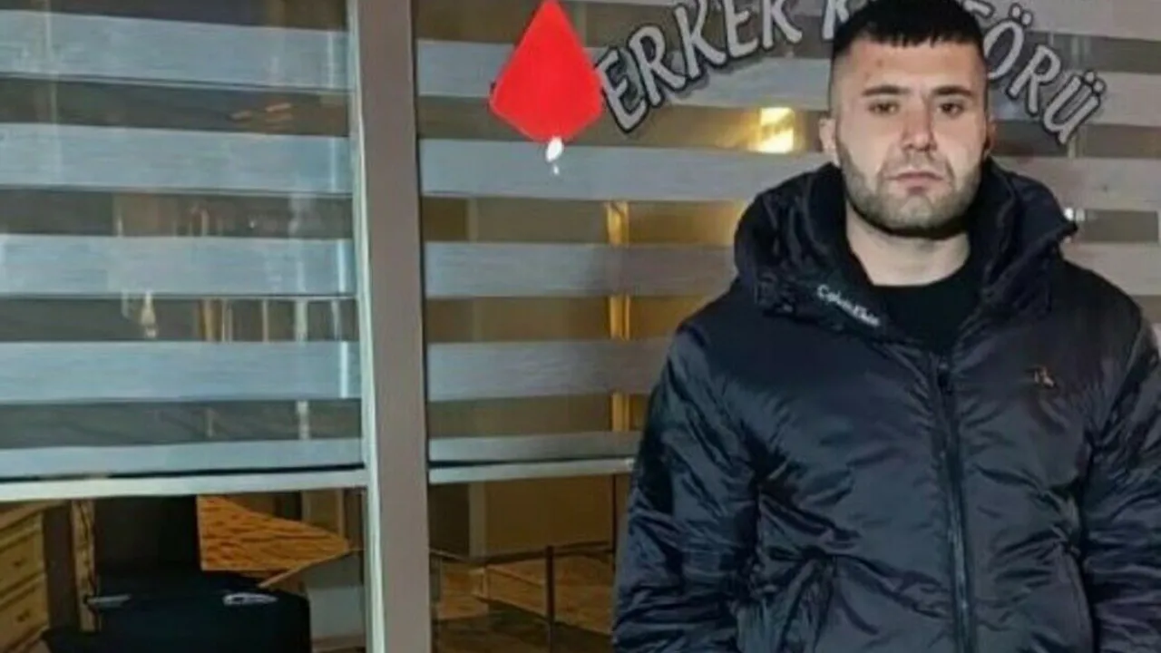 Evinde uyurken balkondan giren kişi tarafından öldürüldü