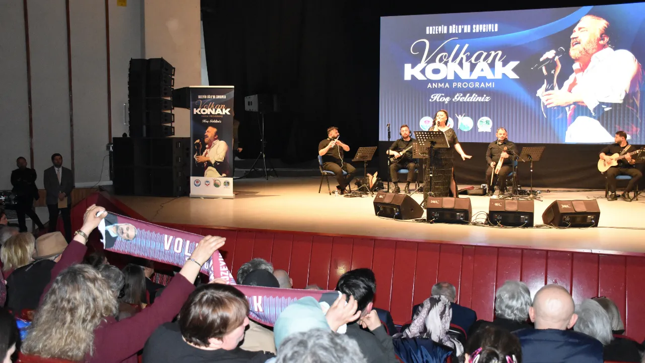 Sanatçı Volkan Konak vefatının birinci yılında Trabzon'da şarkılarıyla anıldı