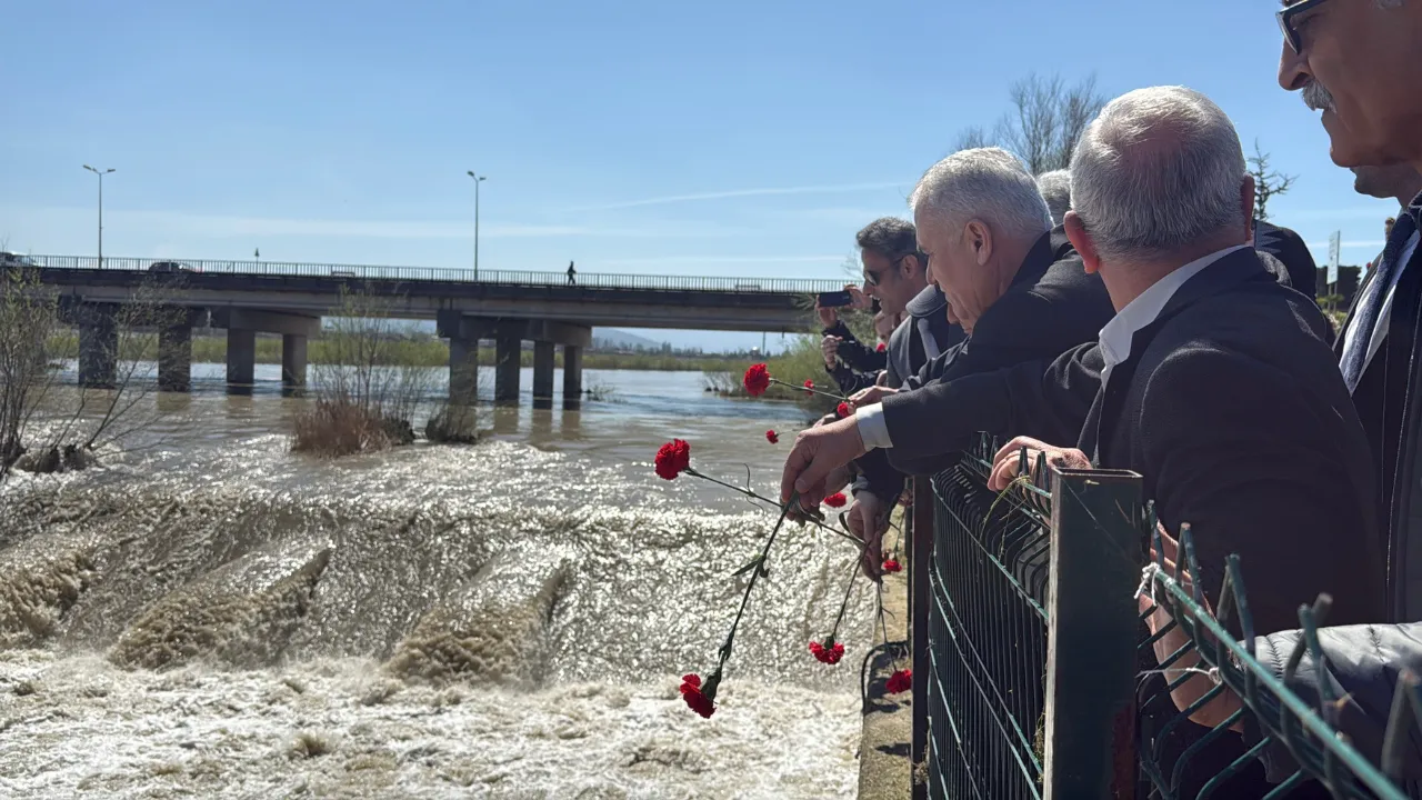 Zonguldak’ta 14 yıl önce köprü faciasında hayatını kaybeden 15 kişi anıldı