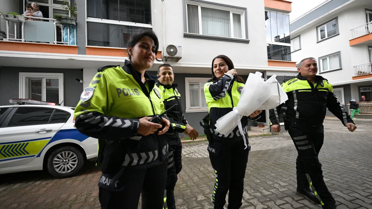 Kanser hastası polis memuruna meslektaşlarından duygulandıran sürpriz