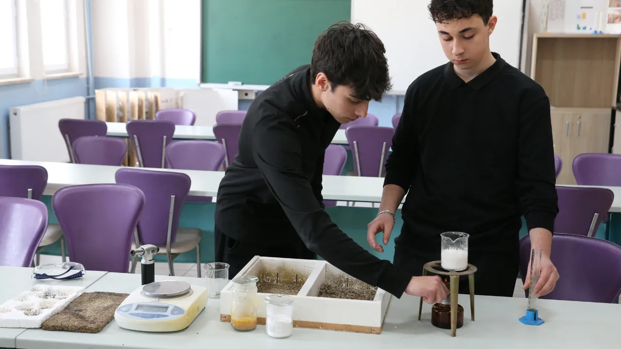 Tokatlı öğrencilerin küspeden yalıtım malzemesi ürettiği proje New York'ta Türkiye'yi temsil edecek