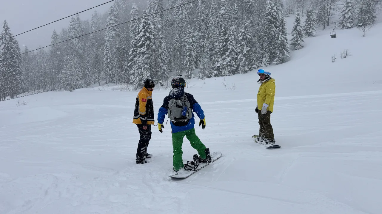 Atabarı Kayak Merkezi nisanda da ziyaretçilerini ağırlıyor