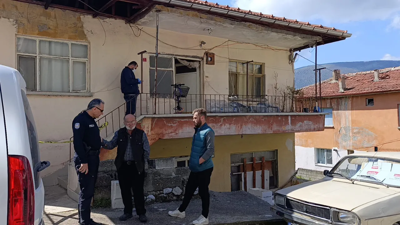 Aynı evde 11 yıl arayla karbonmonoksit faciası: Baba ve oğlu ölü bulundu