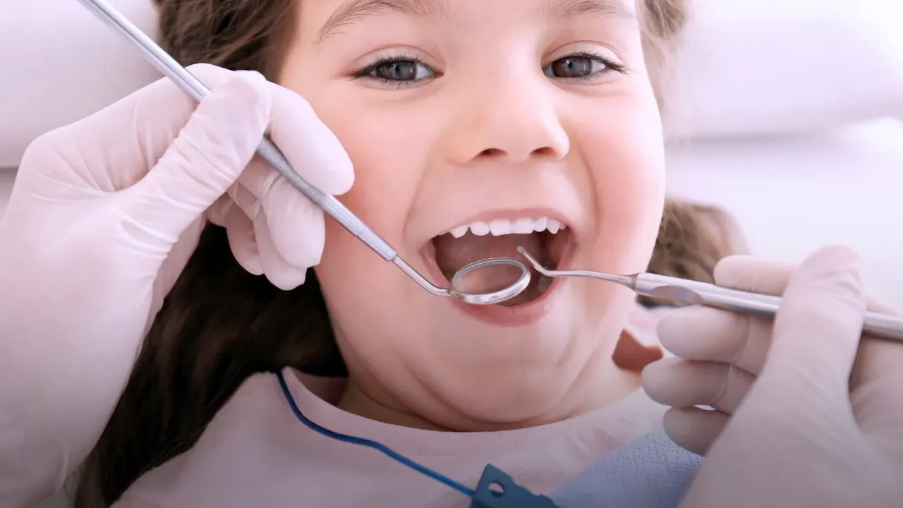 Çocuklarda ihmal edilen ilk azı dişleri kalıcı olarak kaybedilebiliyor