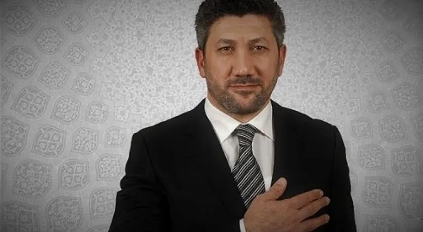 Rıfat Özer Kimdir?