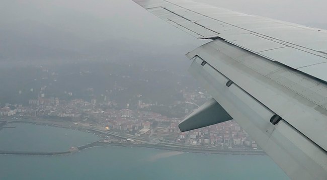 Rize Uçağına Yıldırım Çarptı