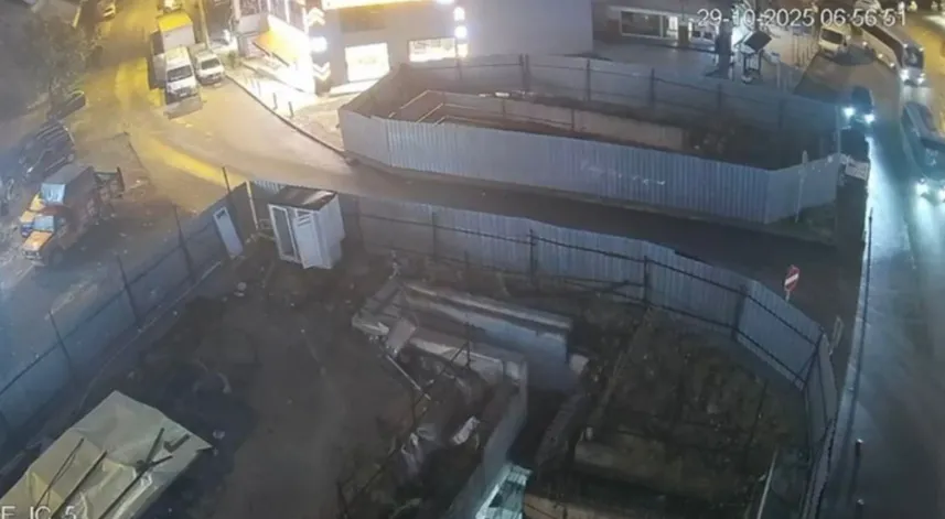 Gebze'deki binanın yıkılma anı kamerada