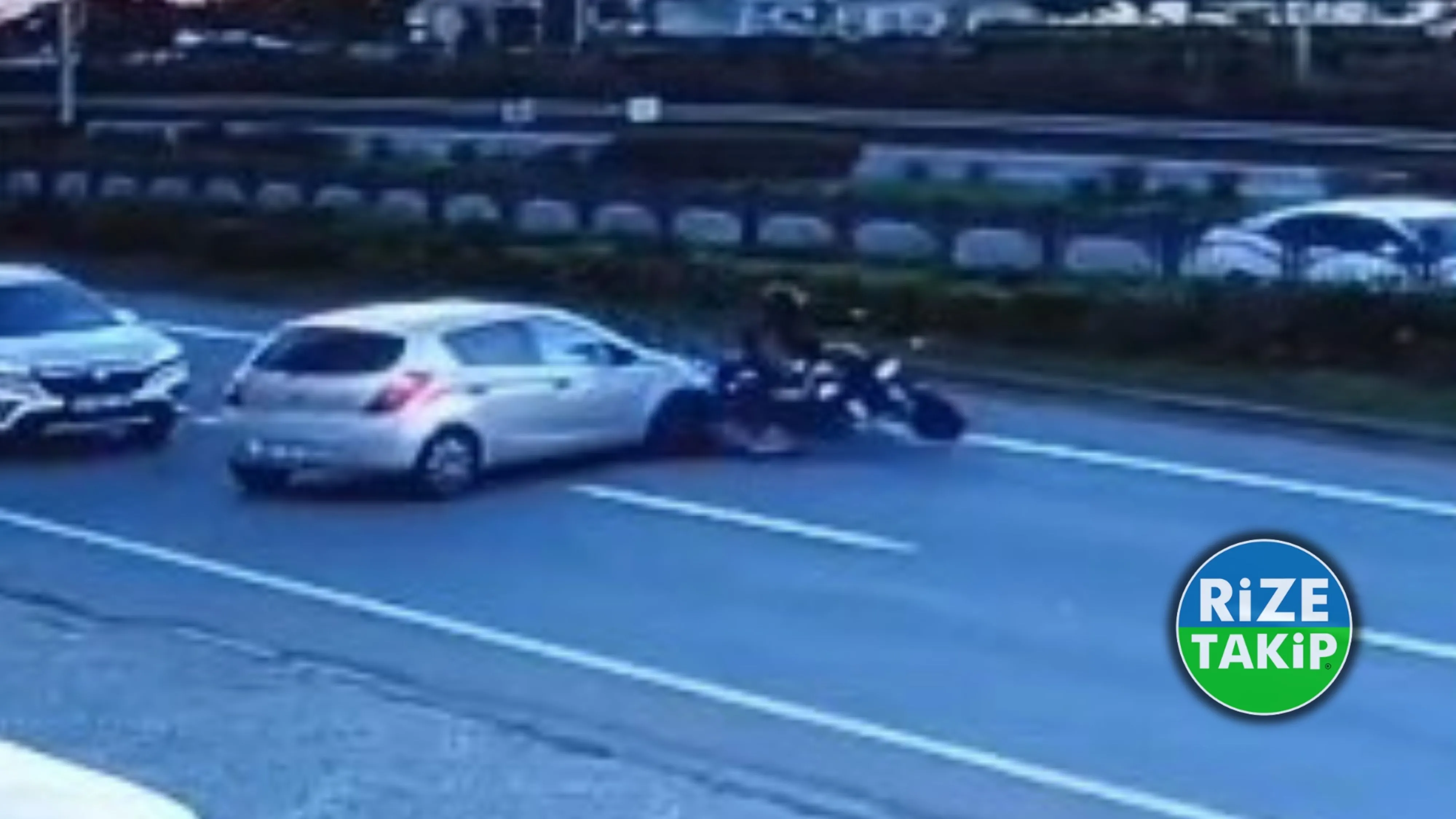 Rize'de feci kaza: Motosiklet otomobile çarptı